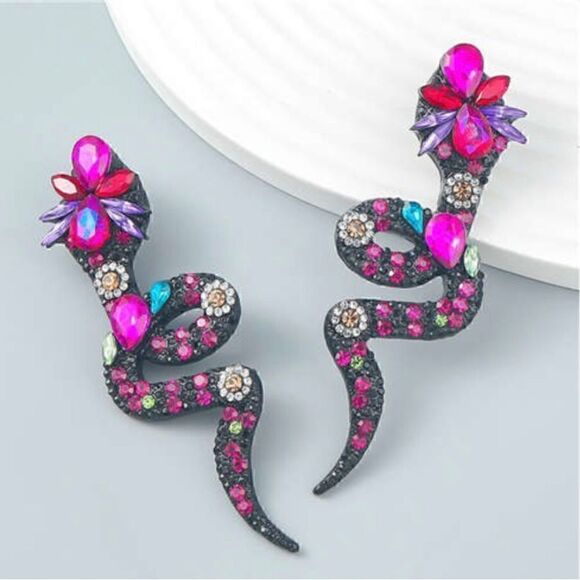 💕 Betsey Johnson colorful snake earrings 💕 - Picture 1 of 3
